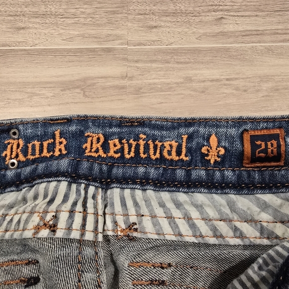 Rock Revival Patti Capri Low Rise Size 28 Inseam 18.5 Medium Wash Distressed. - Picture 7 of 13